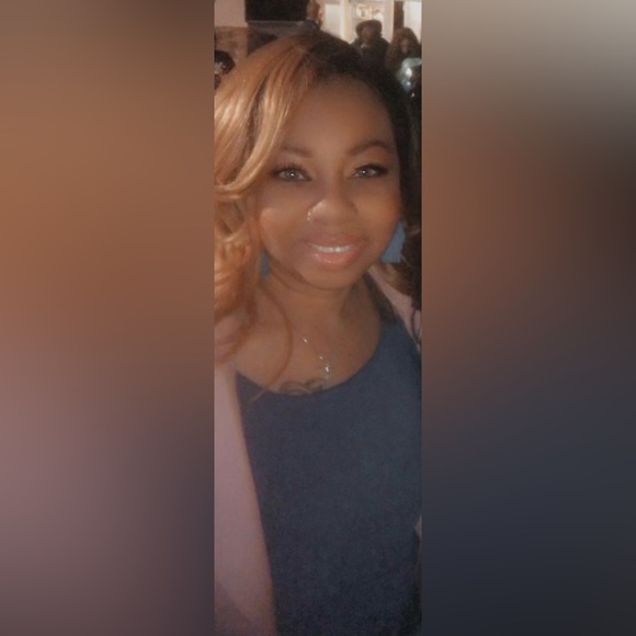 Meet your Posher, Pamela - Picture 2 of 2